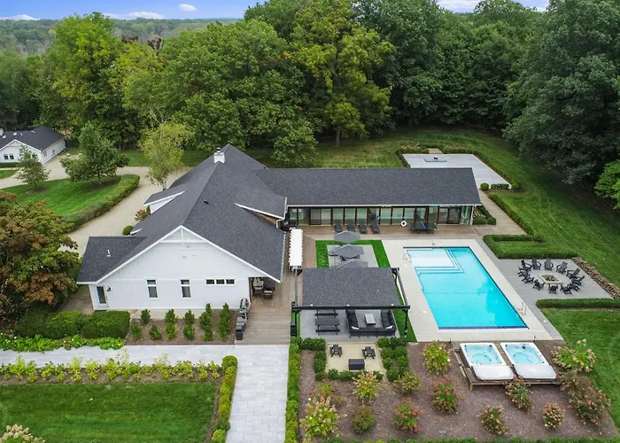 Apple Blossom Resort By Dwell Vacations New Buffalo