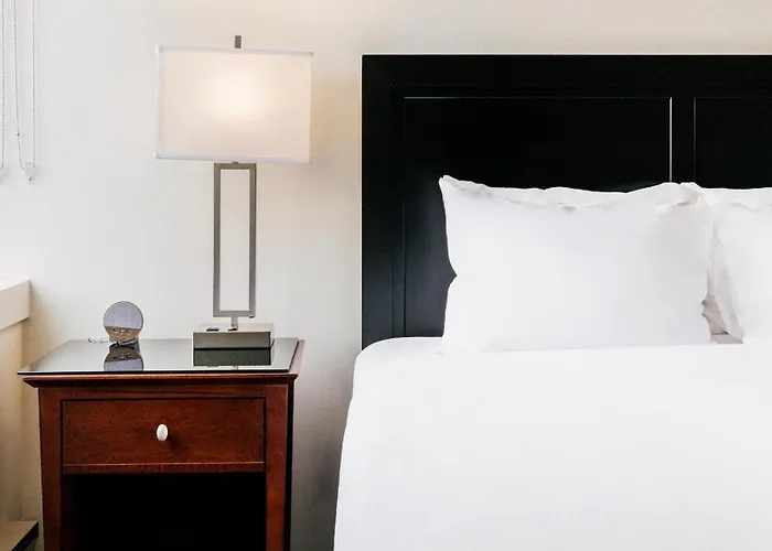 Mountain Side Hotel Whistler By Executive