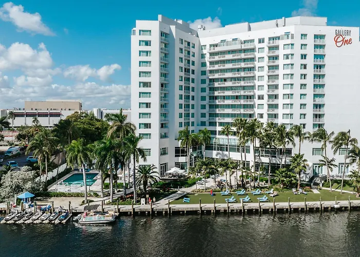 Waterview Condo- Spacious 2 Bedroom - Central - Steps To Beach Fort Lauderdale