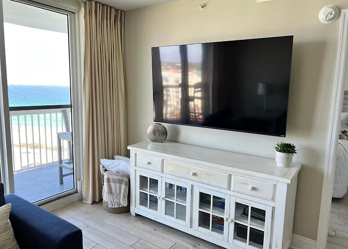 Beachfront Retreat- "The Getaway" Destin