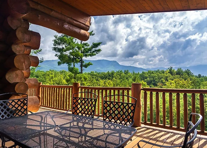 Big Bear Ridge Lodge - Breathtaking Mountain Views And Private Forest Scenes In Amazing Large Log Cabin Gatlinburg