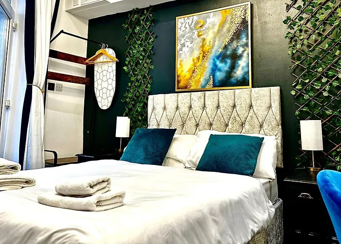 Duke And Duchess Apartments And Rooms - Private In Room Hot Tub Suites London