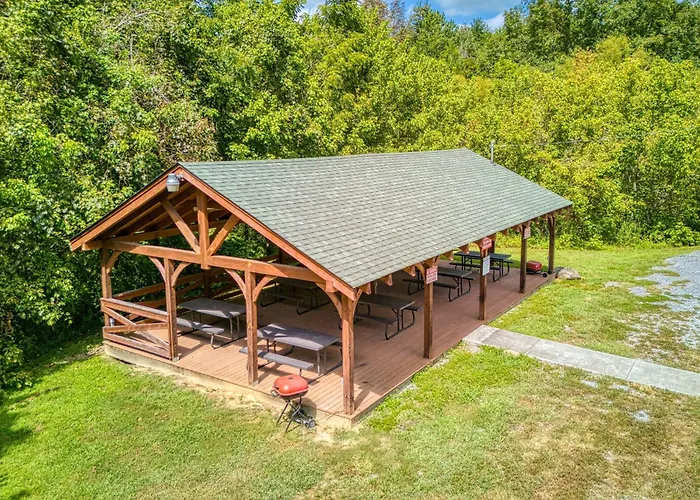 Old Glory, Pool Table, Pool Access, Wifi, Free Attraction Tickets!!! Villa Sevierville