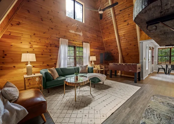 Sugar Bear Cabin With Hot Tub And Fire Pit Pigeon Forge