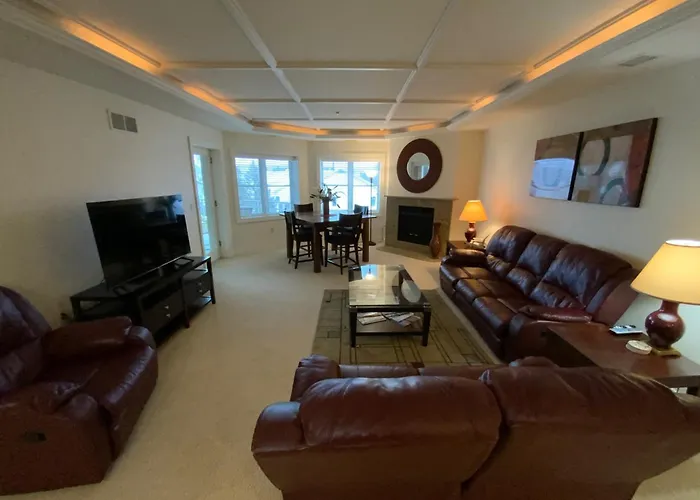 Spacious Furnished Suite At Peninsula Bay Resort Traverse City