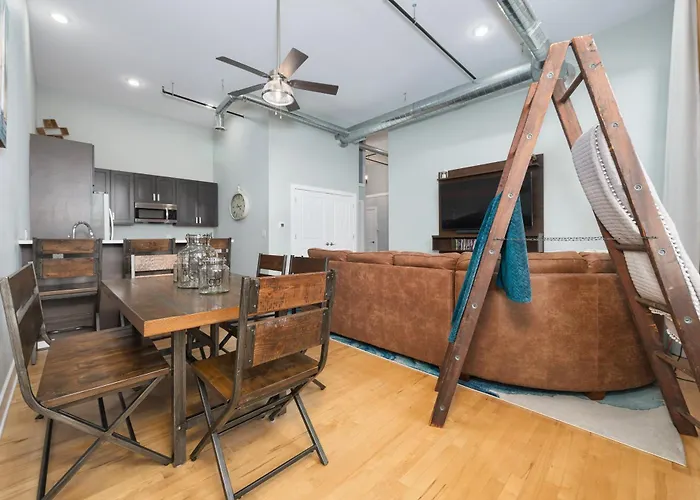 Central Lofts Condo- Year Round Pool- Hot Tub- Close To Beach South Haven