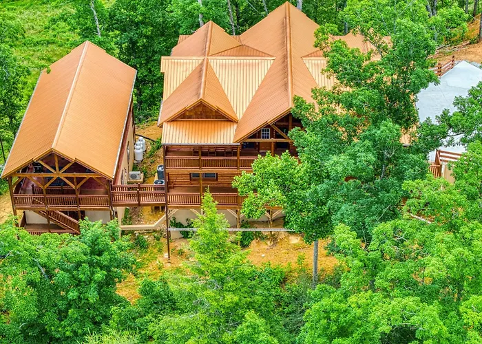 Majestic Splash-8 Bedroom, Indoor Pool, Hot Tub, 560 Free Tickets Each Paid Day Sevierville