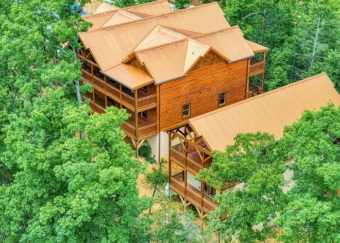 Majestic Splash-8 Bedroom, Indoor Pool, Hot Tub, 560 Free Tickets Each Paid Day Sevierville