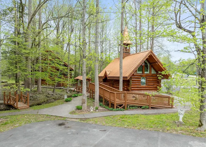 Parkway Treasure Cabin Gatlinburg