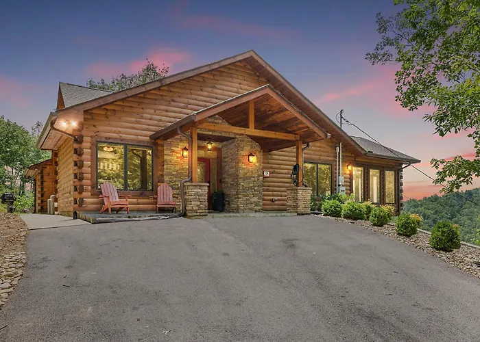 Take Me Down To "Bearadise City", A Luxurious 4 Bedroom Cabin Nestled In The Cobbly Knob Resort! Gatlinburg
