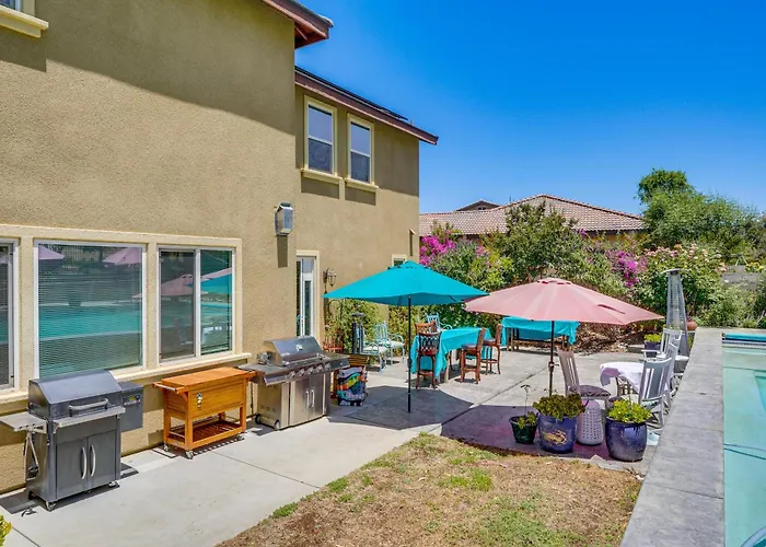 Rio Bravo Country Club Home In Bakersfield W/ Pool