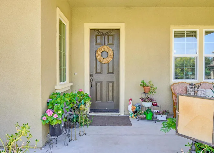 Rio Bravo Country Club Home In Bakersfield W/ Pool