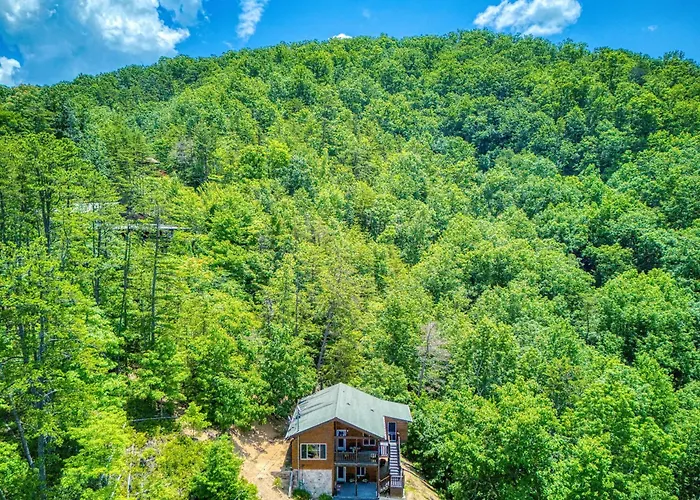 Bear Elegance - Theater Room, Secluded, Heart Shaped Tub!!! Sevierville