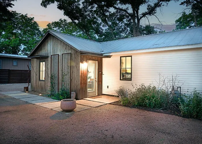 Cava House, Hot Tub, Cowboy Pool, Fire Pit! Villa Fredericksburg