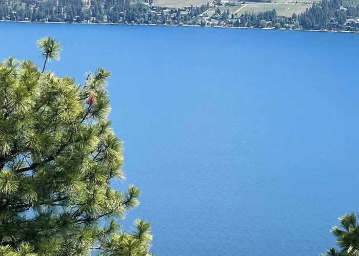 La Casa Lakeside Resort - Amazing Panoramic View Lakeside House With Pools, Hot Tubs & More! Kelowna