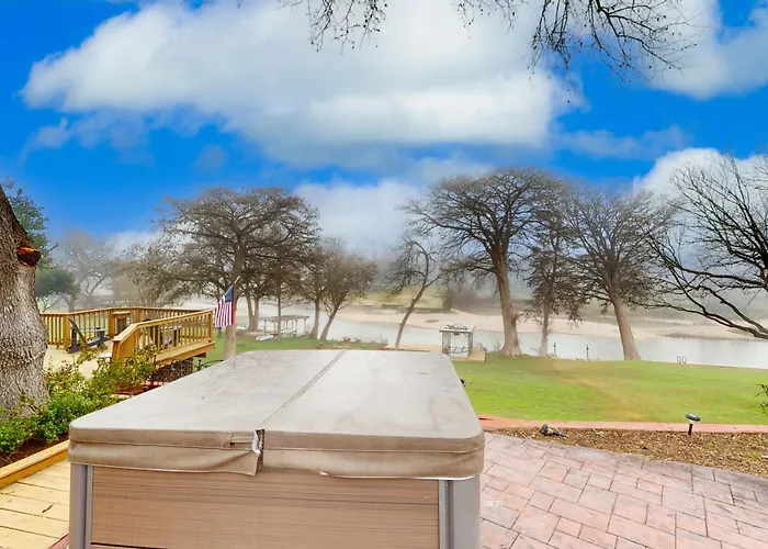 Waterside Haven Villa New Braunfels