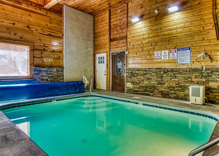 Swimming In Paradise Sevierville