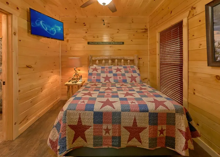 Otter Springs: Indoor Pool Theater Views Villa Sevierville