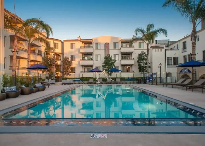 1 Bedroom Xl Condo With King Bed, Garden View, Parking Included Los Angeles