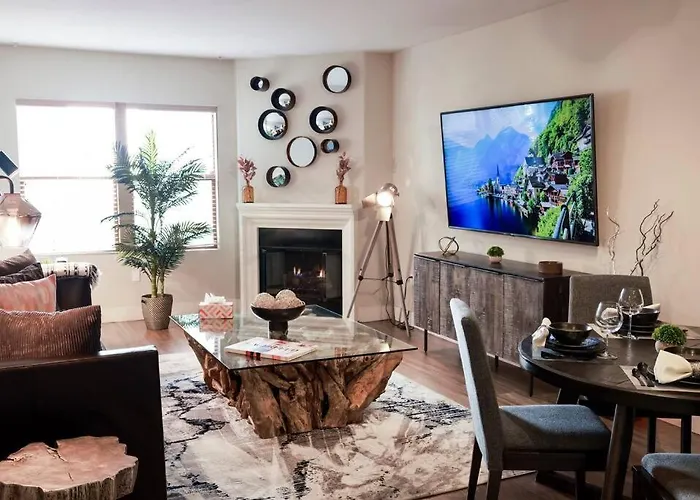 1 Bedroom Xl Condo With King Bed, Garden View, Parking Included Los Angeles