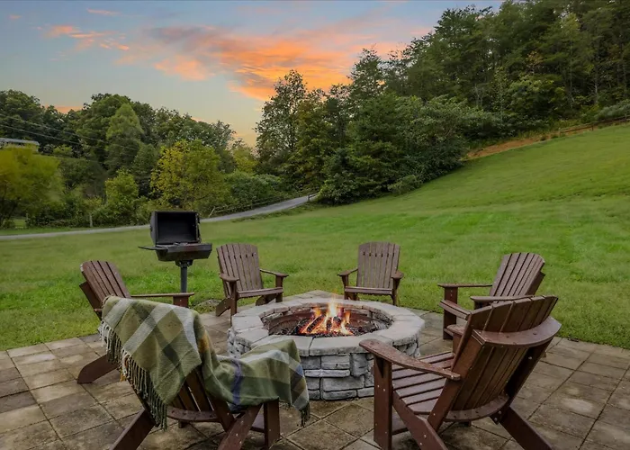 Black Bear Lodge - Game, Movie, Firepit Pigeon Forge