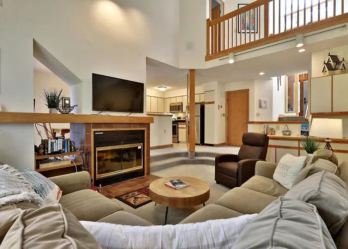 Woods Resort And Spa A7 - Cozy 2-Bedroom Condo With Skiing, Tennis, Spa, Hot Tub And Pool Access Killington