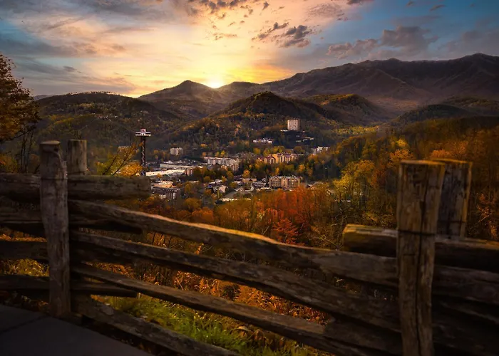 Living The Dream, Mtn Views, Theater Room, 560 Free Tickets Each Paid Day!!! Gatlinburg