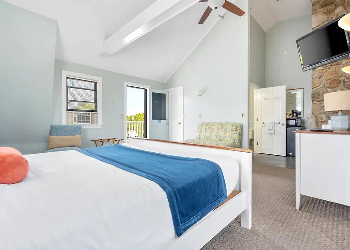 The Lighthouse Inn & Suites York