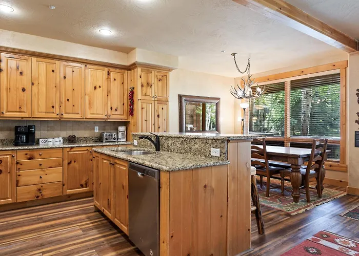Glenfiddich Condo, Deer Valley Resort, Cozy Interiors, Private Patio, Private Hot Tub, Stunning View Park City