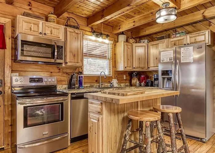 Hook Line & Sinker, Hot Tub, Free Tickets Each Paid Day, Wifi!!! Villa Sevierville