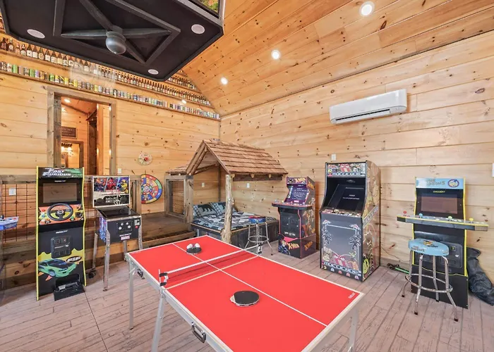 Ace In The Hole: Private Pool Cinema Mini-Golf Villa Sevierville