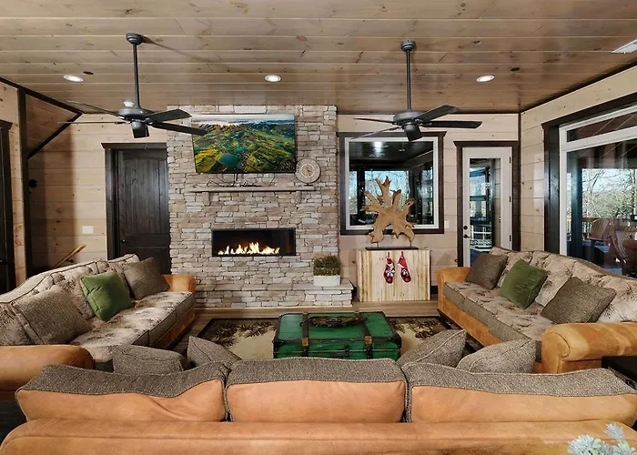 Hibernation Retreat Villa Pigeon Forge