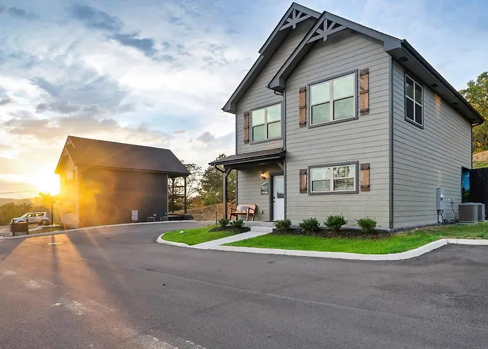 Modern 4 Bedroom Cabin In Timeless Resort Near Parkway And Dollywood With Game Room And Hot Tub Sevierville