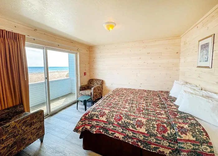 Blue Water Beachfront Hotel & Waterpark Mackinaw City
