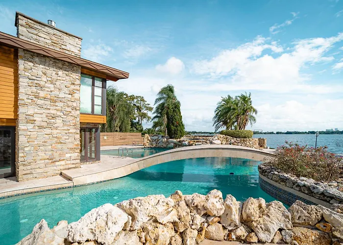Luxury Lakefront 100,000 Gal Pool Villa - Orlando