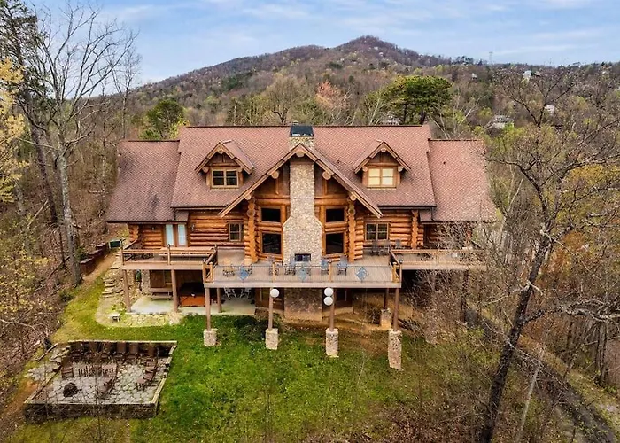 Bear Paw - 7 Bed, 8Ba, Sleeps 22, Location, Hot Tub Villa Gatlinburg
