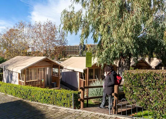 Hu Roma Camping In Town