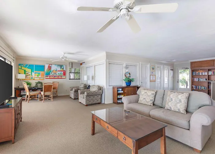 Hilton Vacation Club Charter Club Naples Bay Hotel