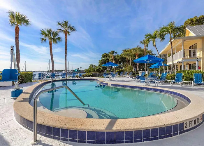 Hilton Vacation Club Charter Club Naples Bay Hotel