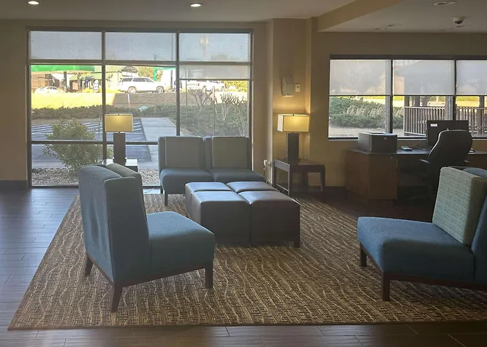 Comfort Suites Macon Northwest Lakeview