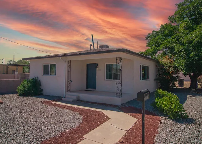 Casa Urbana-Close To Downtown-Hot Tub-Pet Friendly-No Pet Fees! Albuquerque