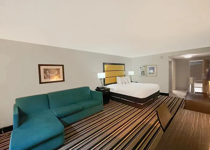 Oyo Townhouse Jackson - Ridgeland Hotel