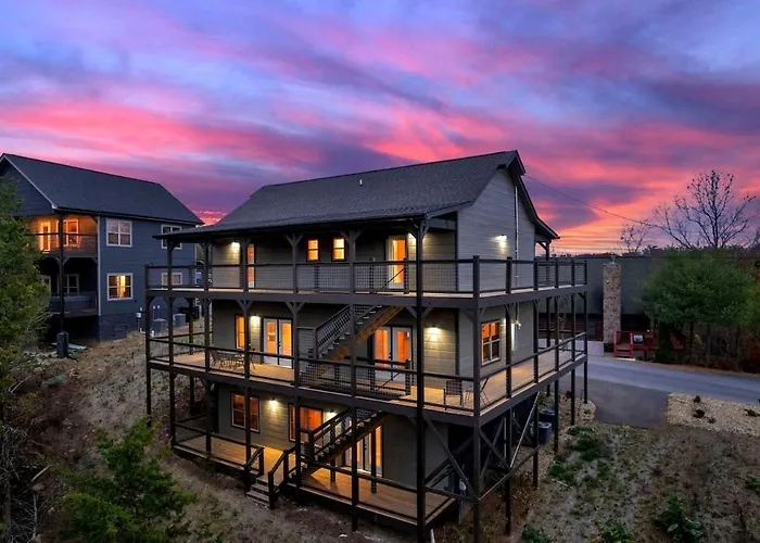 Peaceful And Luxurious Cabin With Indoor Pool And Wrap-Around Decks With Stunning View Sevierville