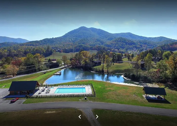 Hook Line & Sinker, Hot Tub, Free Tickets Each Paid Day, Wifi!!! Villa Sevierville