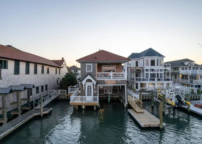 The Capone House-Historic Bayfront Home W/Hot Tub Atlantic City