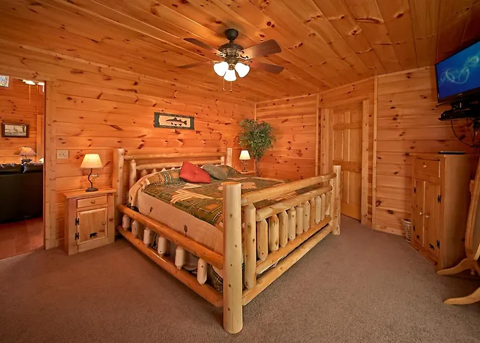 A Secret Hideaway Villa Sevierville