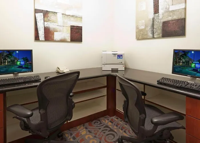 Holiday Inn Express Hotel & Suites Bakersfield Central By Ihg