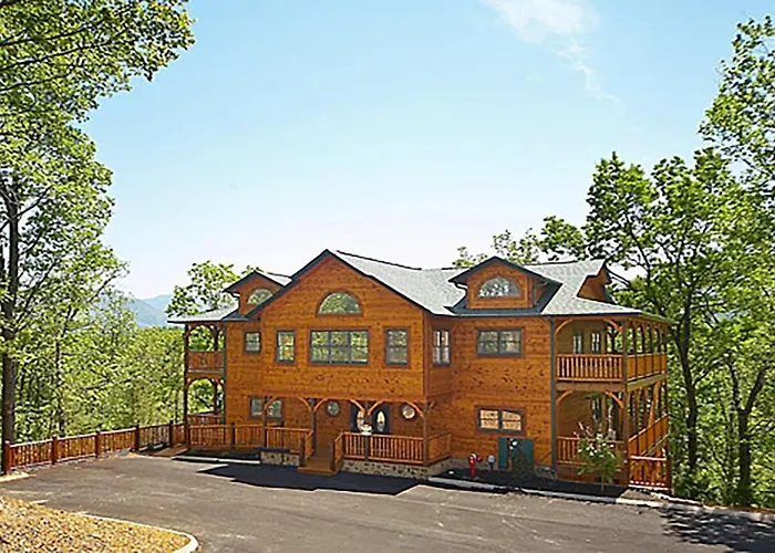 Buckingham Palace By Venture Smoky Mountains Gatlinburg