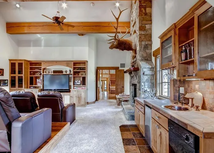 Hatari Lodge Holiday Home Breckenridge