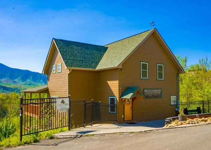 Beartastic Mountain View Lodge Gatlinburg